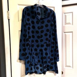 Alembika Tunic in Cobalt Blue w Black Polkadots. Button up front collar & cuffs